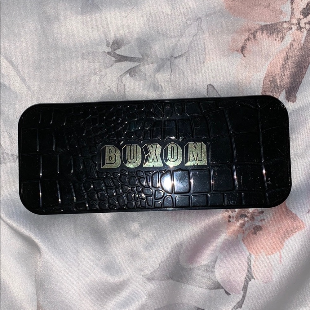 Buxom custom palette